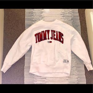 Super cute original Tommy Hilfigure sweatshirt